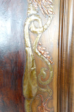 Charger l&#39;image dans la galerie, Important Panneau , Fable de la Fontaine: Le Corbeau et le Renard, Cuir Repoussé et Dinanderie, Art Nouveau, Circa 1890
