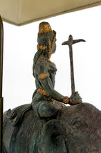 Lade das Bild in den Galerie-Viewer, Lampe Sculpturale en Bronze à double patine représentant Indra sur Airavata, Thaïlande, Milieu XXe
