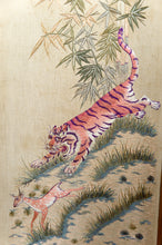Charger l&#39;image dans la galerie, Important Ensemble de Trois Tapisseries Indochinoises Brodées de Soie Tigres et Cerfs Axis – Vietnam, Époque Coloniale, vers 1930
