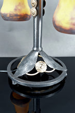 Загрузить изображение в средство просмотра галереи, Importante lampe bicéphale Art Déco en fer forgé à double patine– Muller Frères, circa 1920
