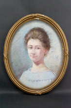 Cargar imagen en el visor de la galería, Portrait de jeune fille, Par Céline-Alice Winter-Schahl, Pastel, France, 1919

