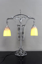 Charger l&#39;image dans la galerie, Importante Lampe Bicéphale en Fer Forgé par Schneider, France, Art Deco, Circa 1920
