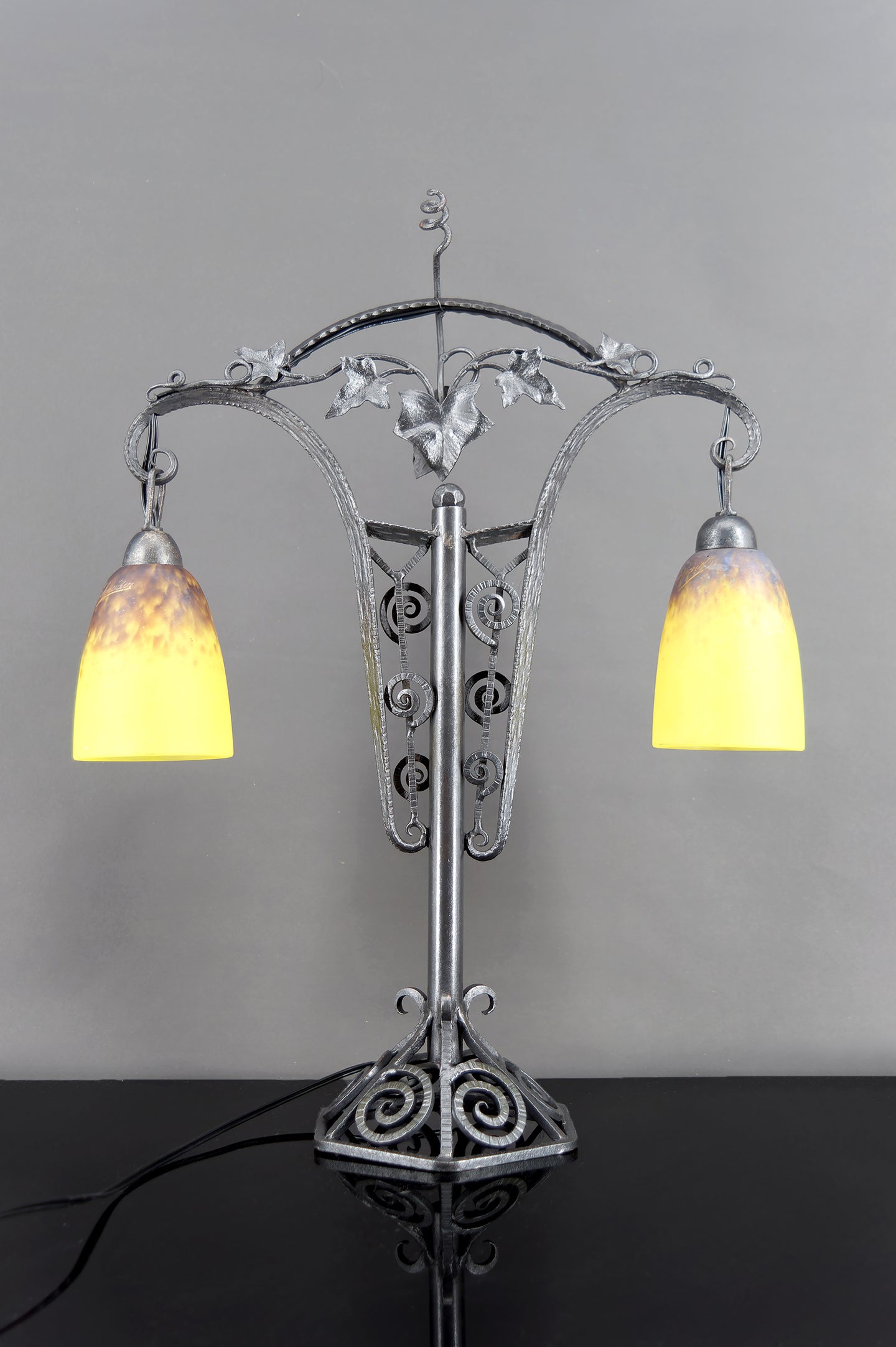 Importante Lampe Bicéphale en Fer Forgé par Schneider, France, Art Deco, Circa 1920