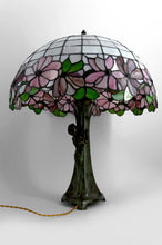Charger l'image dans la galerie, Importante lampe en bronze et vitrail type Tiffany, Style Art nouveau – Circa 1970-1980
