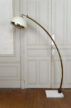 Cargar imagen en el visor de la galería, Important Lampadaire Arc Réglable, Socle en Marbre de Carrare, Italie, Circa 1970
