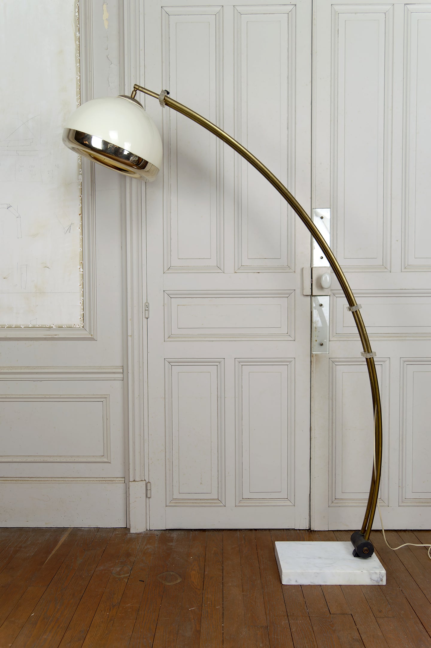 Important Lampadaire Arc Réglable, Socle en Marbre de Carrare, Italie, Circa 1970