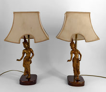 Lade das Bild in den Galerie-Viewer, Paire de Lampes Sculpturales en Bronze Doré représentant des Danseuses, Thaïlande, XXe
