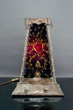 Charger l&#39;image dans la galerie, Lampe style mauresque en cuivre patiné et verre peint, France, Mid-Century
