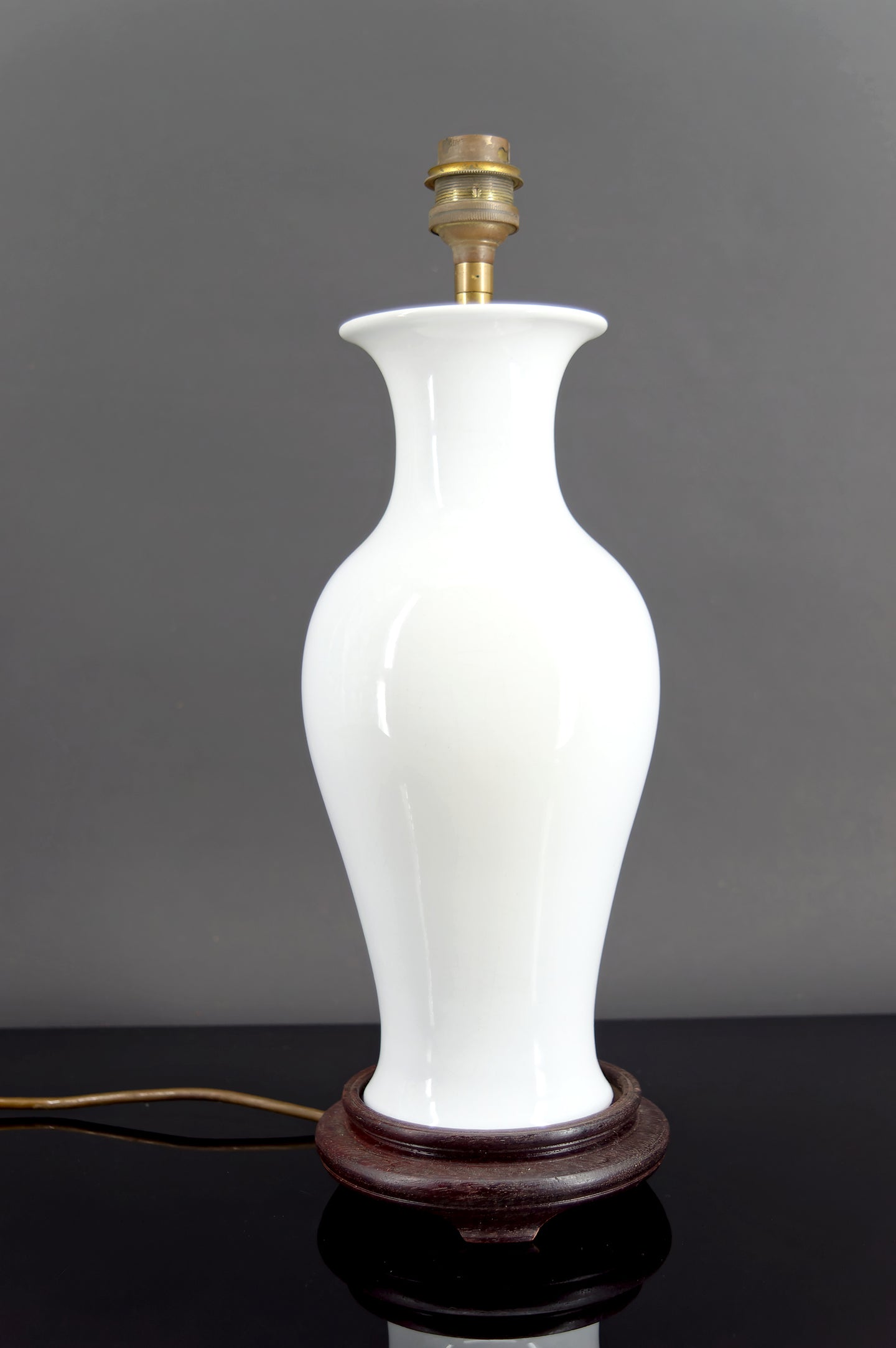 Lampe en porcelaine blanche, Asie, Circa 1950-1960