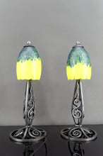 Charger l&#39;image dans la galerie, Paire de Lampes en Fer Forgé &amp; Tulipes en Verre Soufflé Vert-Jaune, France, Art Déco, circa 1930

