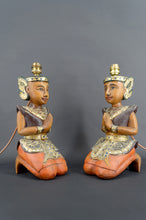 Charger l&#39;image dans la galerie, Paire de Lampes Sculpturales en Bois Polychrome, Indonésie, Circa 1970

