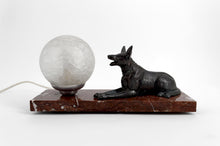 Загрузить изображение в средство просмотра галереи, Lampe Veilleuse sculpturale Art Déco – Berger allemand, circa 1930

