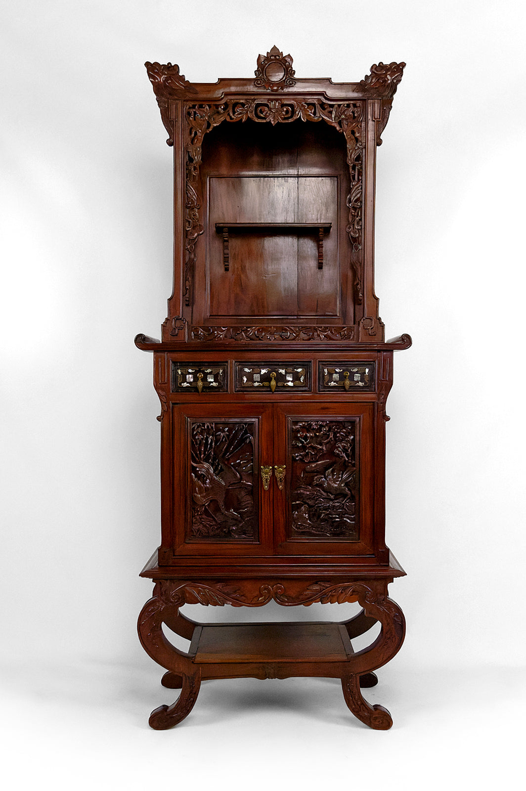 Important Cabinet Asiatique en bois sculpté, Vietnam ou Chine, Circa 1880