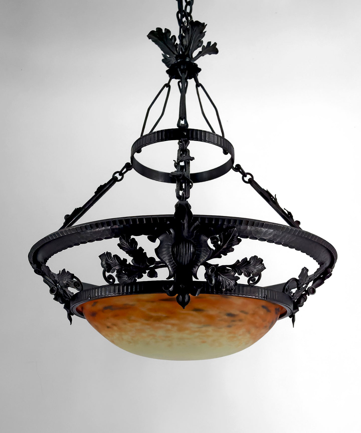 Lustre/Suspension en Fer Forgé et Pâte de Verre Soufflée, Attribué à Muller Frères Lunéville, Art Nouveau / Art Déco, France, circa 1900-1920