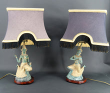 Charger l&#39;image dans la galerie, Paire de Lampes Sculpturales en Bronze à Double Patine Verte et Dorée, Thaïlande, Circa 1970

