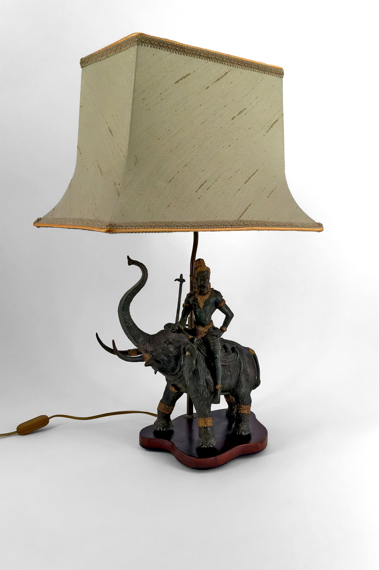 Lampe Sculpturale en Bronze à double patine représentant Indra sur Airavata, Thaïlande, Milieu XXe