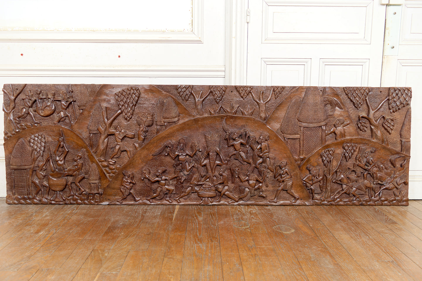 Important Panneau Monoxyle, Bas-Relief Bamoun, Cameroun, Circa 1960