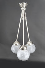 Загрузить изображение в средство просмотра галереи, Rare lustre Art déco à trois feux signé Muller Frères, modèle « Paons », Bronze nickelé, France, vers 1925
