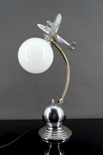 Charger l&#39;image dans la galerie, Lampe &quot;Avion&quot;,  Chrome et Aluminium, Art Deco / Steamline Moderne, Circa 1930-1940
