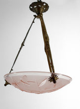 Lade das Bild in den Galerie-Viewer, Suspension /lustre en bronze et vasque en verre pressé moulé à décor de Papillons, Degué, France, Circa 1930
