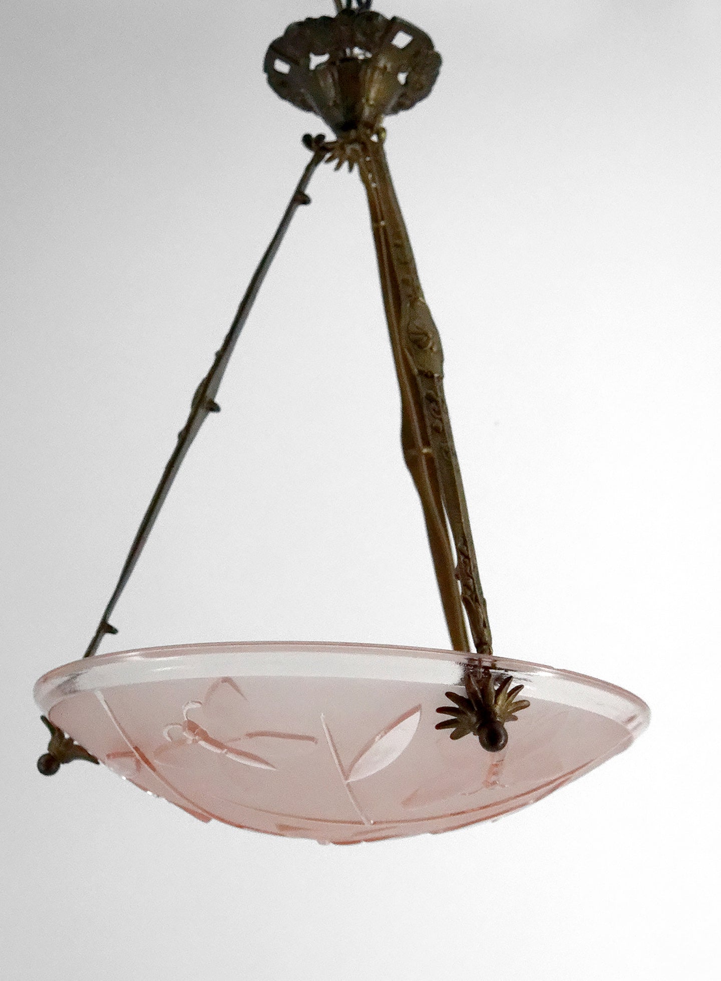 Suspension /lustre en bronze et vasque en verre pressé moulé à décor de Papillons, Degué, France, Circa 1930