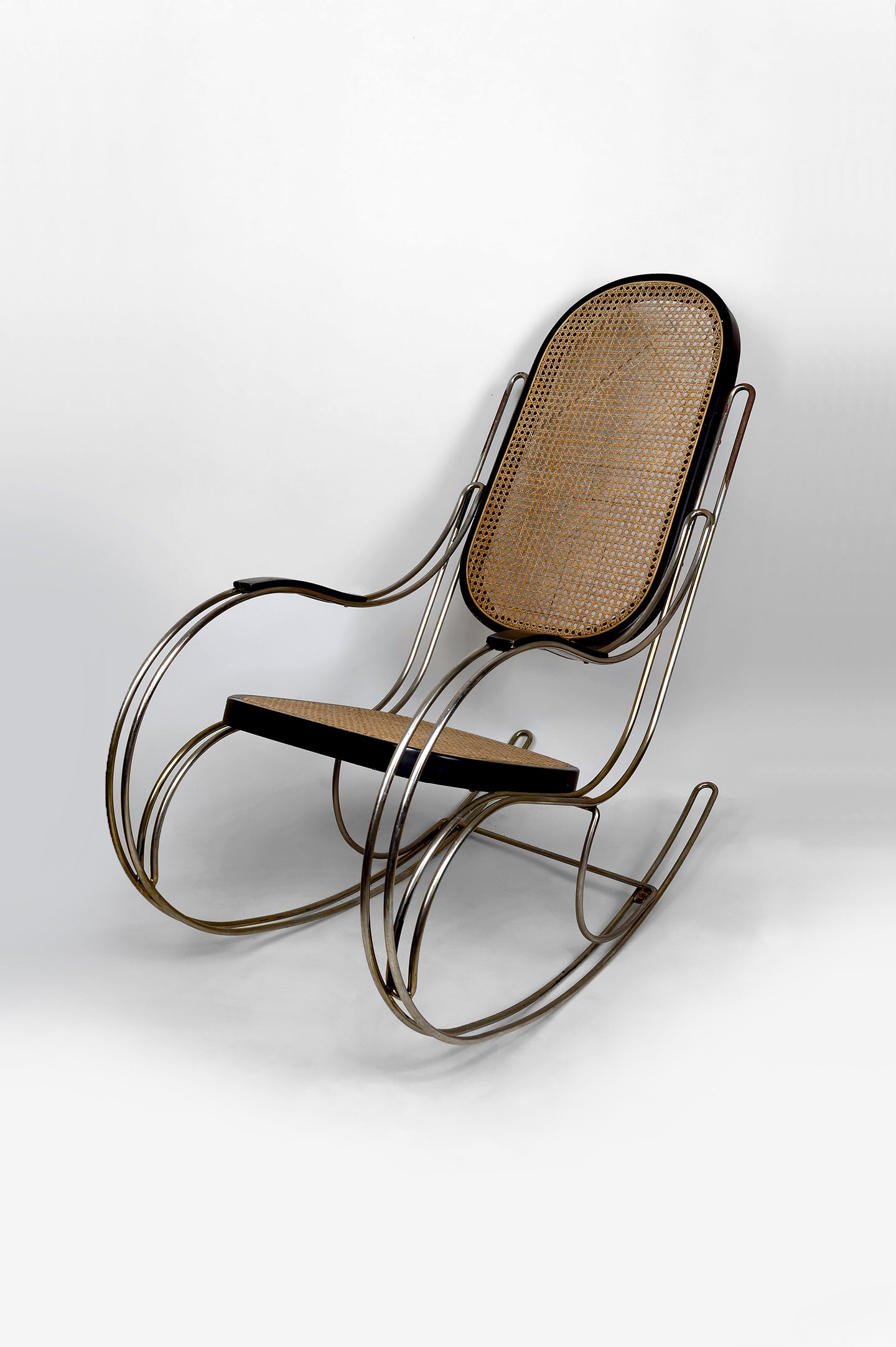 Rocking Chair Moderniste en Bois Noirci, Cannage et Structure Chromée, Circa 1960-1970