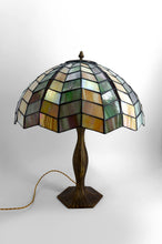 将图片加载到图库查看器，Lampe de table Art nouveau / Tiffany en bronze et vitrail – Pièce décorative d’exception – Circa 1980

