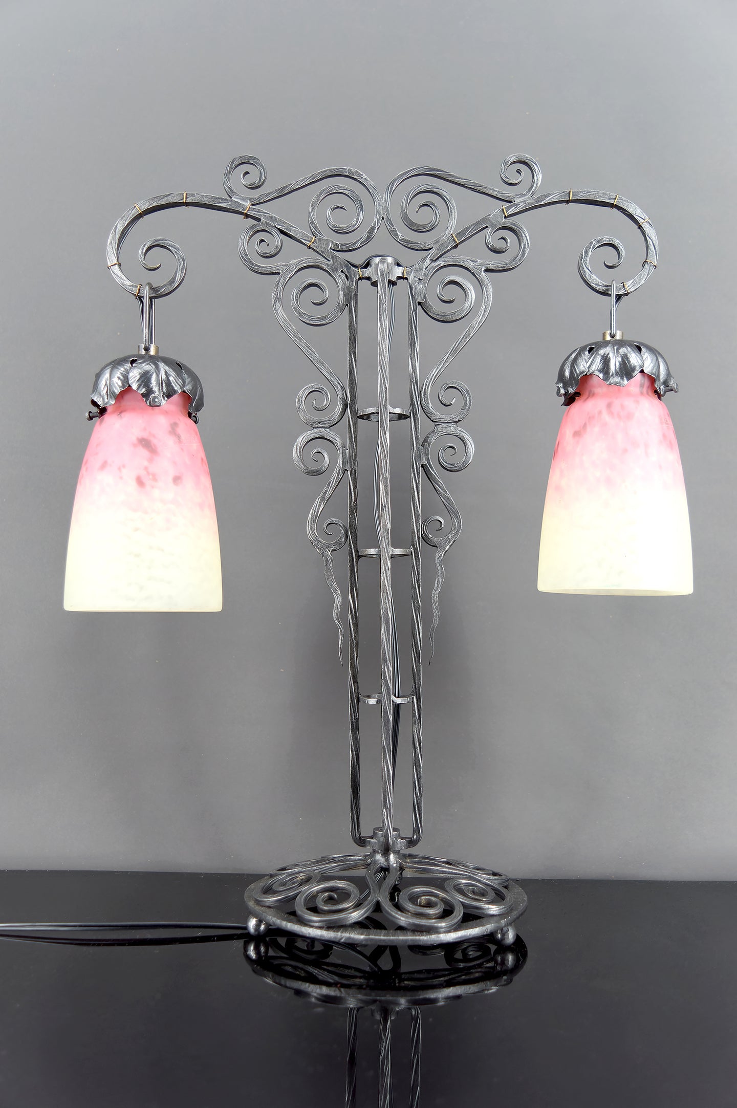 Importante Lampe Bicéphale en Fer Forgé par Schneider, France, Art Deco, Circa 1920