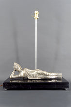 Charger l&#39;image dans la galerie, Importante Lampe Bouddha en Bronze Argenté sur Socle de Marbre Noir Ex-Indochine Française, Circa 1930–1940
