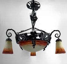 Lade das Bild in den Galerie-Viewer, Lustre Art Déco en Fer Forgé et Pâte de Verre Soufflée par Muller Frères Lunéville, France, Circa 1920
