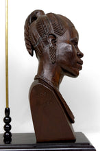 Cargar imagen en el visor de la galería, Importante Lampe Sculpturale, Buste en Ebene de Femme Africaine, par Alexs Mutasa, Circa 1970
