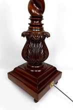 Charger l&#39;image dans la galerie, Important Lampadaire Colonne Victorienne Torsadée en Noyer Massif, Royaume-Uni, Style Tudor, Circa 1900
