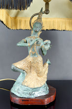 Charger l&#39;image dans la galerie, Paire de Lampes Sculpturales en Bronze à Double Patine Verte et Dorée, Thaïlande, Circa 1970
