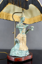Charger l&#39;image dans la galerie, Paire de Lampes Sculpturales en Bronze à Double Patine Verte et Dorée, Thaïlande, Circa 1970

