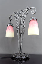 Charger l&#39;image dans la galerie, Importante Lampe Bicéphale en Fer Forgé par Schneider, France, Art Deco, Circa 1920
