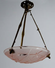 Lade das Bild in den Galerie-Viewer, Suspension /lustre en bronze et vasque en verre pressé moulé à décor de Papillons, Degué, France, Circa 1930
