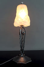 Charger l&#39;image dans la galerie, Lampe Art Déco en Fer Forgé, Tulipe Florale signée Degué, France, circa 1930
