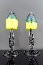 Charger l&#39;image dans la galerie, Paire de Lampes en Fer Forgé &amp; Tulipes en Verre Soufflé Vert-Jaune, France, Art Déco, circa 1930
