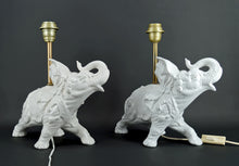 Lade das Bild in den Galerie-Viewer, Paire de Lampes Sculpturales en Céramique Blanche , Éléphants, Italie, Circa 1970
