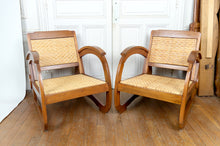 Charger l&#39;image dans la galerie, Paire Fauteuils Club en Teck à Assises en Rotin Tressé, Art Deco Colonial, Circa 1920-1930
