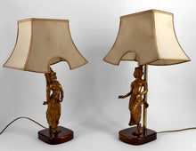 Lade das Bild in den Galerie-Viewer, Paire de Lampes Sculpturales en Bronze Doré représentant des Danseuses, Thaïlande, XXe
