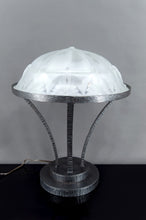 Charger l&#39;image dans la galerie, Importante Lampe en Fer forgé et Dôme en Verre Etoilé, Art Deco Moderniste, France, Circa 1930
