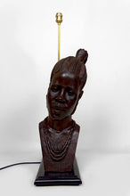 Cargar imagen en el visor de la galería, Importante Lampe Sculpturale, Buste en Ebene de Femme Africaine, par Alexs Mutasa, Circa 1970
