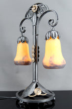 Загрузить изображение в средство просмотра галереи, Importante lampe bicéphale Art Déco en fer forgé à double patine– Muller Frères, circa 1920
