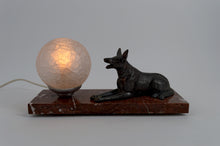 Загрузить изображение в средство просмотра галереи, Lampe Veilleuse sculpturale Art Déco – Berger allemand, circa 1930
