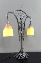 Charger l&#39;image dans la galerie, Importante Lampe Bicéphale en Fer Forgé par Schneider, France, Art Deco, Circa 1920
