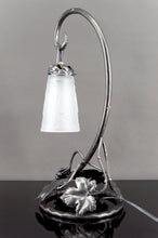 Charger l&#39;image dans la galerie, Lampe en Fer Forgé &quot;Vigne et Raisin&quot;, Muller Frères Lunéville, Art Déco, Circa 1930
