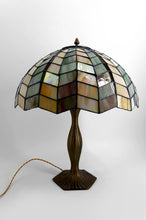 将图片加载到图库查看器，Lampe de table Art nouveau / Tiffany en bronze et vitrail – Pièce décorative d’exception – Circa 1980
