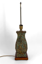 将图片加载到图库查看器，Importante lampe en bronze à patine vert de gris, style chinois archaïque– XXᵉ siècle
