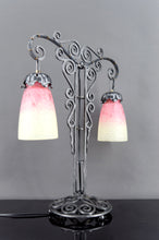 Charger l&#39;image dans la galerie, Importante Lampe Bicéphale en Fer Forgé par Schneider, France, Art Deco, Circa 1920
